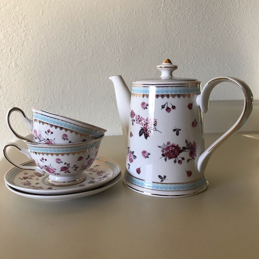 Grace’s Teaware Pink Rose tea set